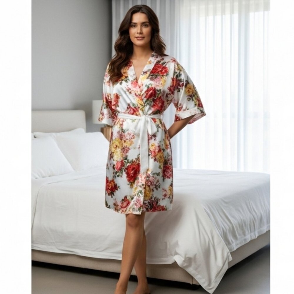Women's Floral Kimono Satin Short Robe Size: M / L